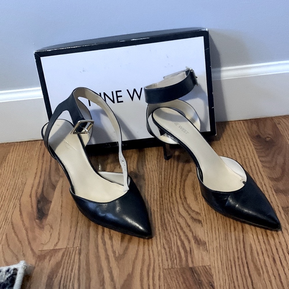 Nine West black ankle strap shoes size 8 1/2